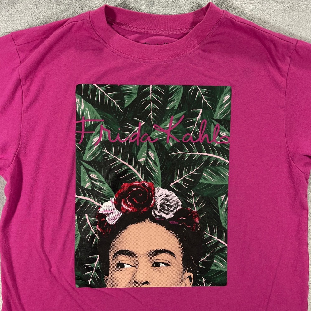 FRIDA KAHLO Graphic T-Shirt Women Size M Pink Tropical Portrait Tee‎ Vibrant Art